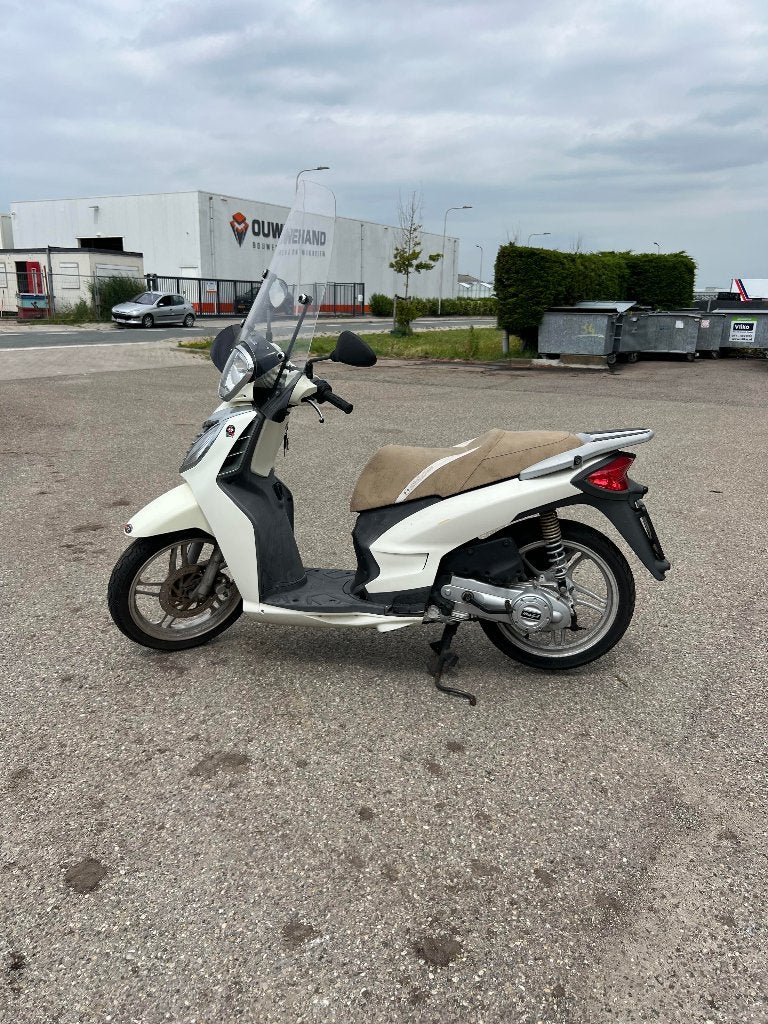Malaguti Centro 4 takt 50cc Scooter Geel kenteken, Ophalen, Gebruikt, Overige modellen, Maximaal 45 km/u