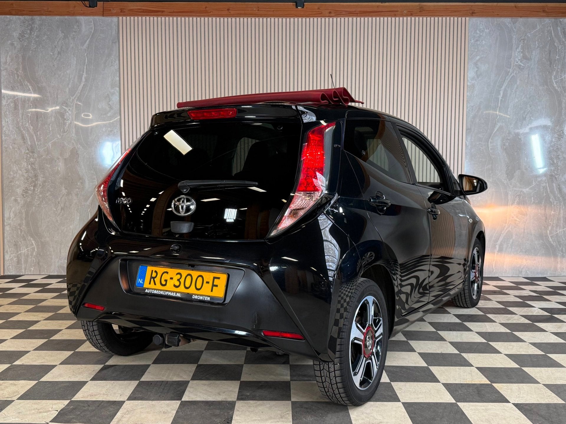 Toyota Aygo 1.0 VVT-i x-pose Open Dak Nwe Koppeling Trekhaak, Gebruikt, Euro 6, 4 stoelen, Zwart