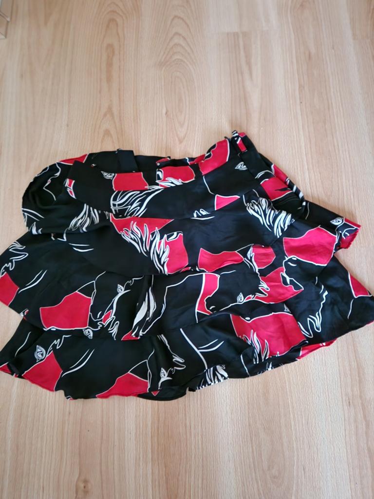 rokje zwart/rood Nikkie, Maat 38/40 (M), Ophalen of Verzenden, Zo goed als nieuw, Boven de knie