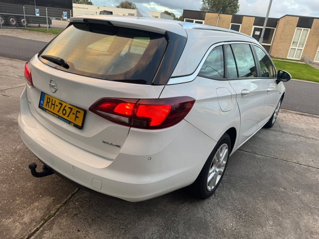 Foto 7 van Opel Astra 1.0 Turbo  Sports Tourer 2017 Wit Airco| trekhaak