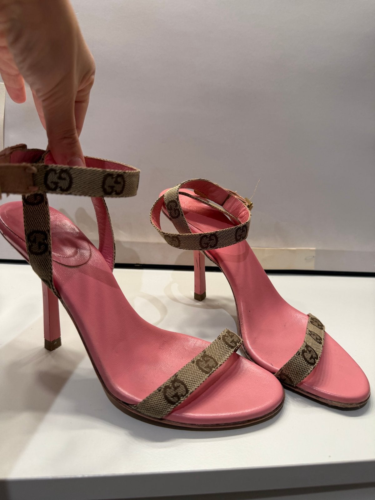Gucci vintage sandalen met hak - Roze, Kleding | Dames, Schoenen, Roze, Gedragen, Sandalen of Muiltjes, Ophalen of Verzenden
