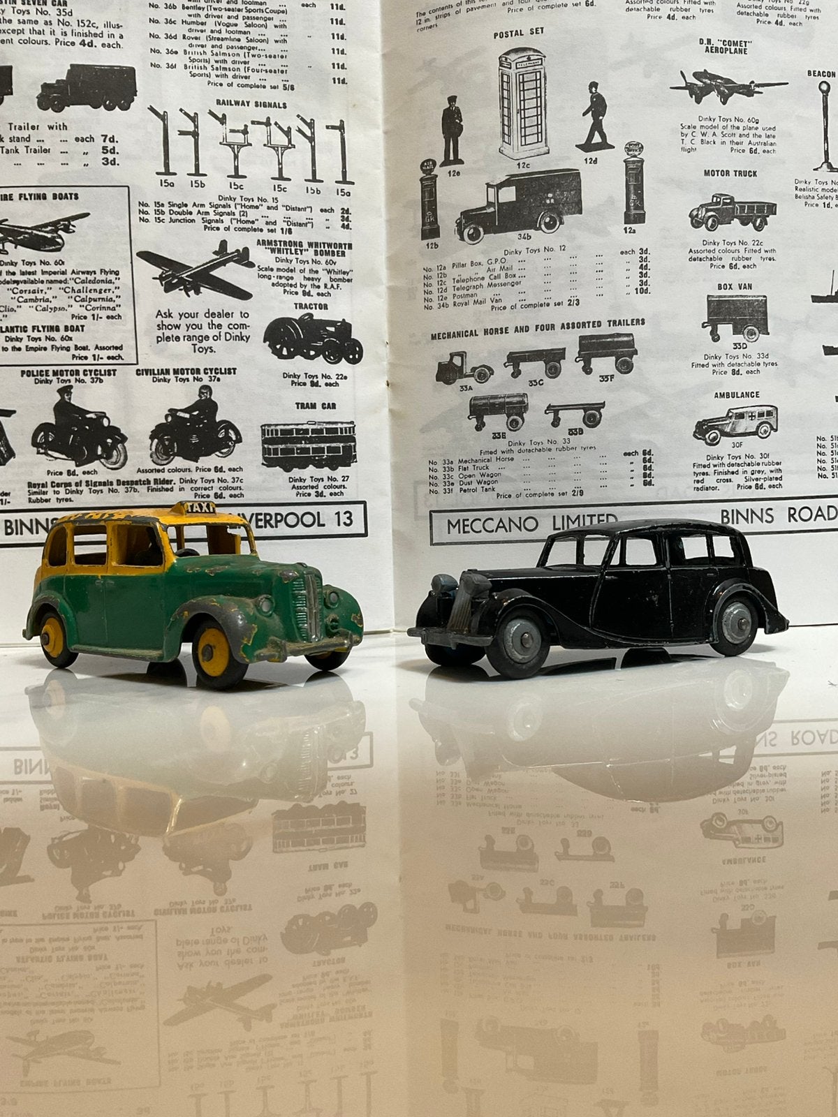 Dinky’s Triumph & Austin Taxi 1950’s, Ophalen of Verzenden, Zo goed als nieuw, Auto
