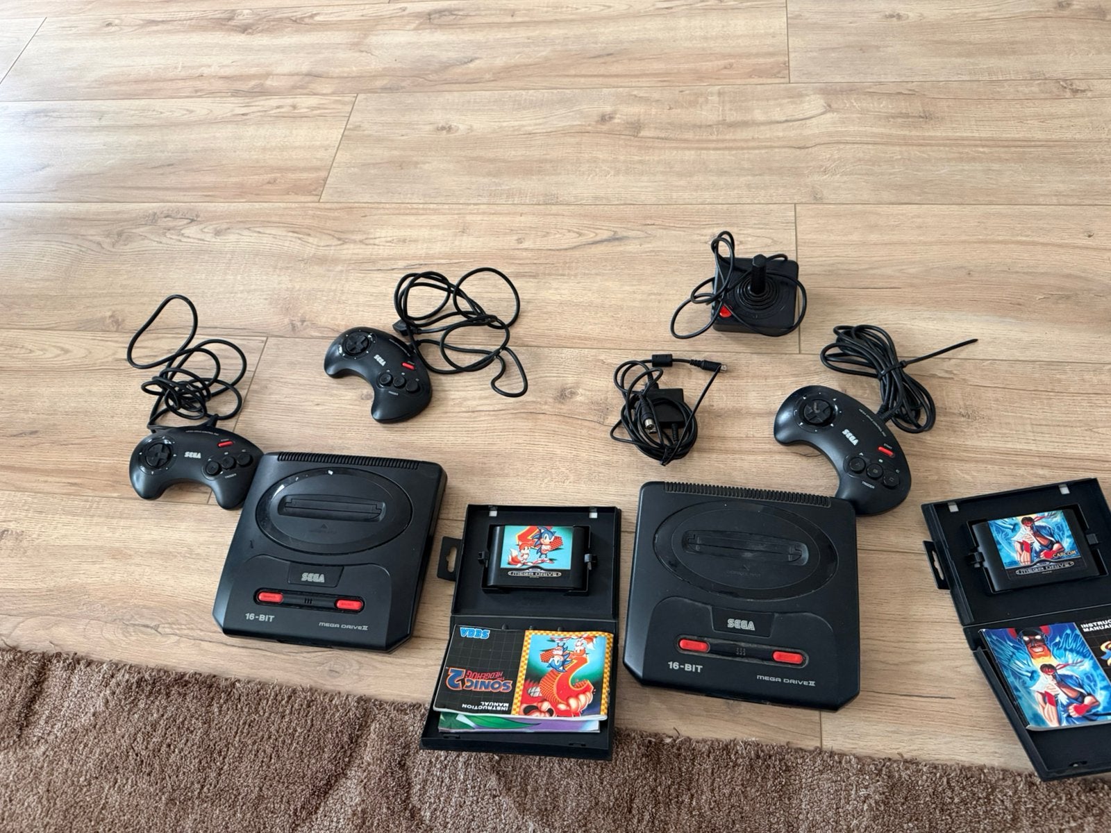 2 x Sega mega drive, Ophalen, Zo goed als nieuw, Zonder controller, Mega Drive