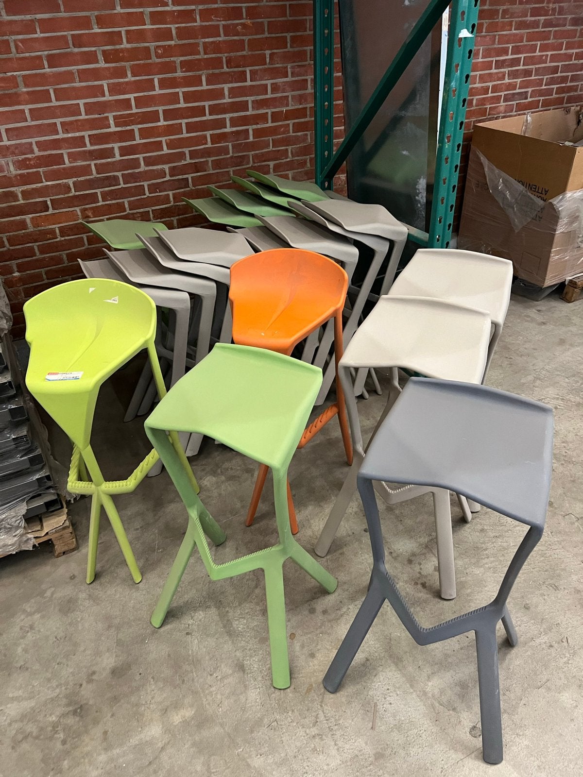 Partij van 15 barkrukken - diverse kleuren, Ophalen, Kunststof, 60 tot 90 cm, Gebruikt