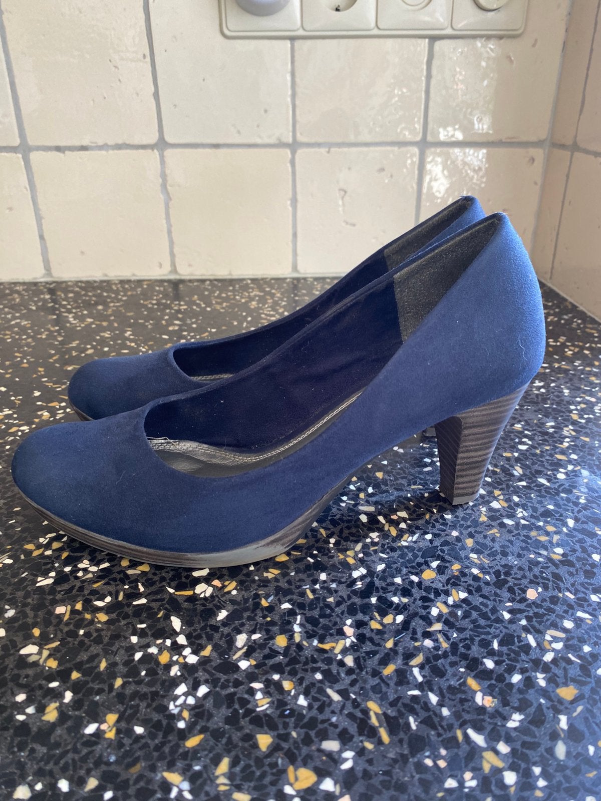 Mooie blauwe pump!, Kleding | Dames, Schoenen, Ophalen of Verzenden, Zo goed als nieuw, Blauw