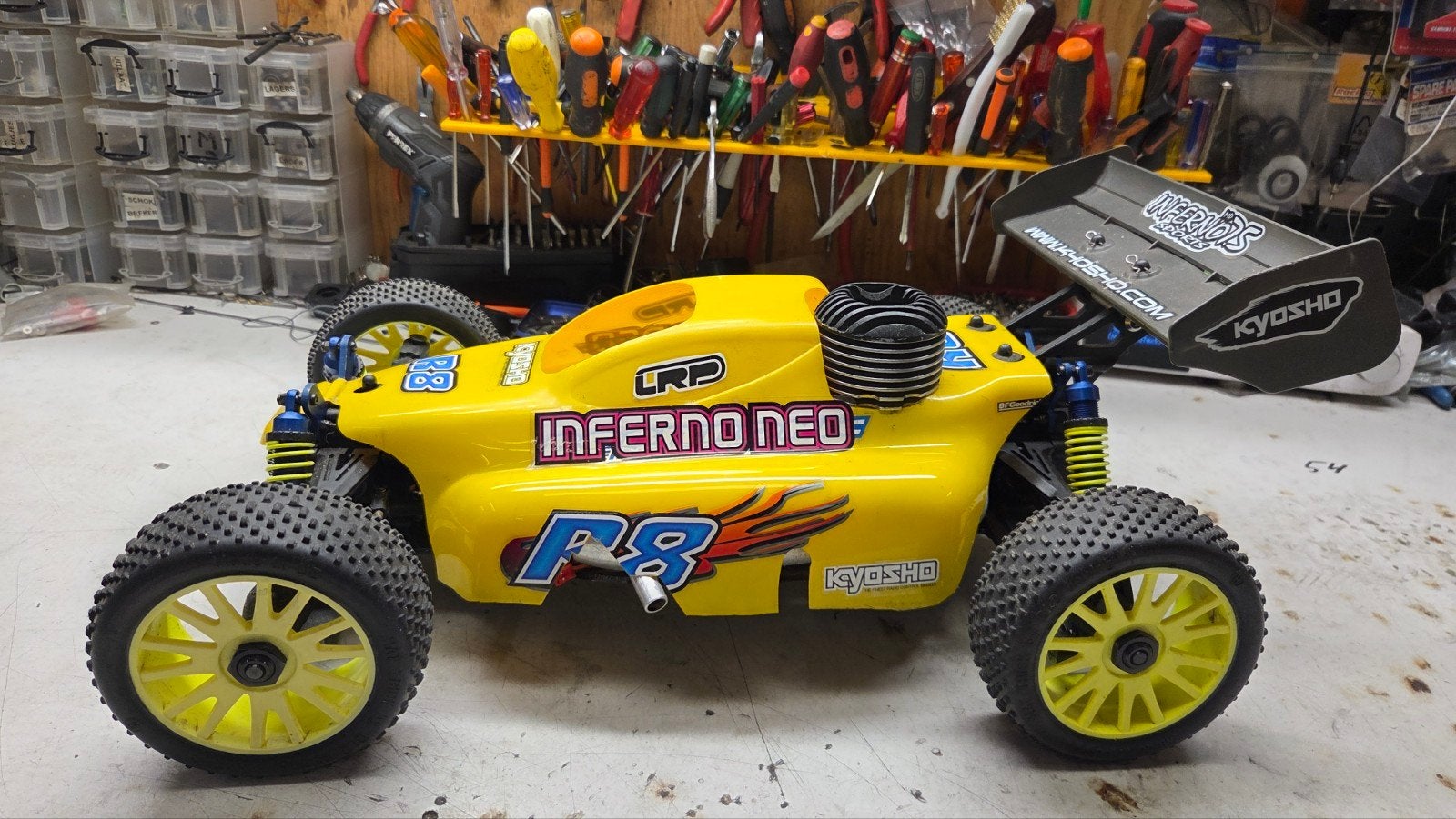 Te koop dikke nitro auto, Hobby en Vrije tijd, Modelbouw | Radiografisch | Auto's, Gebruikt, Auto offroad, Ophalen of Verzenden