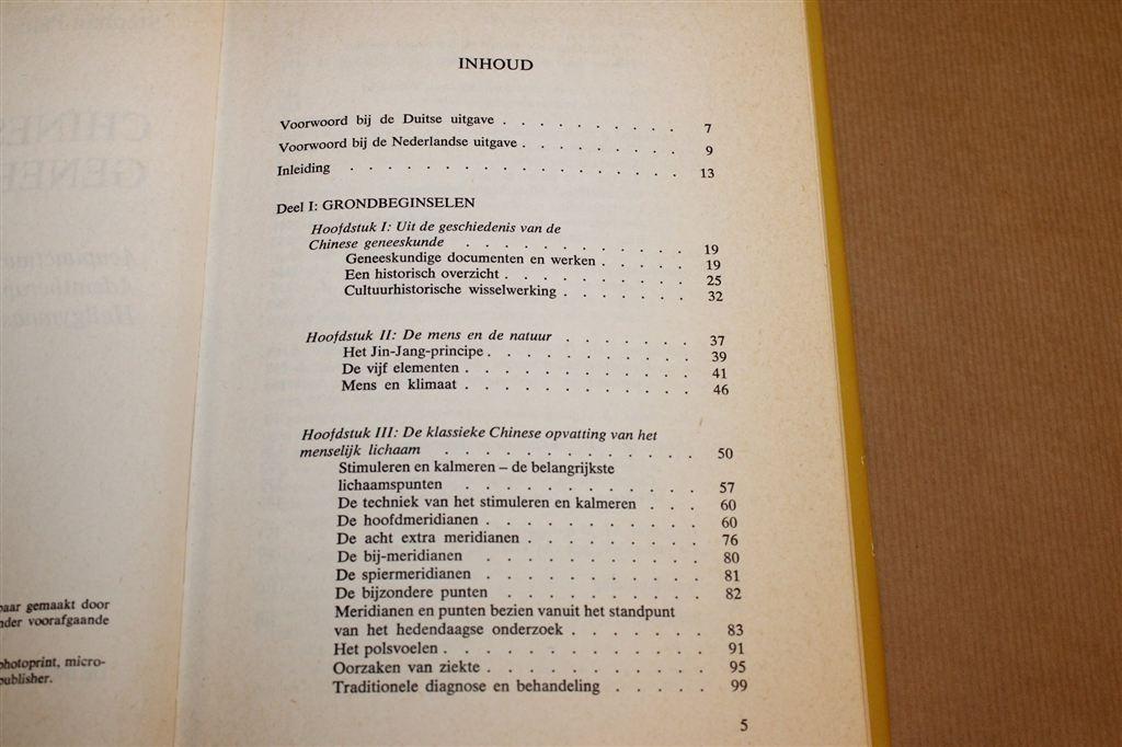 Chinese Geneeskunde — Compleet Handboek Therapieën 1975, Boeken, Ophalen of Verzenden, Gelezen, Overige onderwerpen, Achtergrond en Informatie