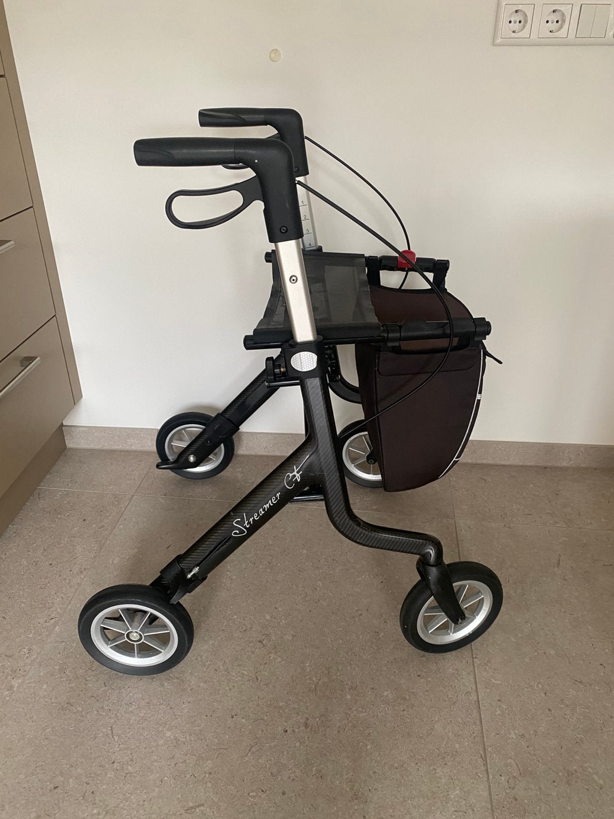 Rehasense Rollator Streamer, licht, verstelbaar, inklapbaar, Ophalen, Opvouwbaar, Gebruikt