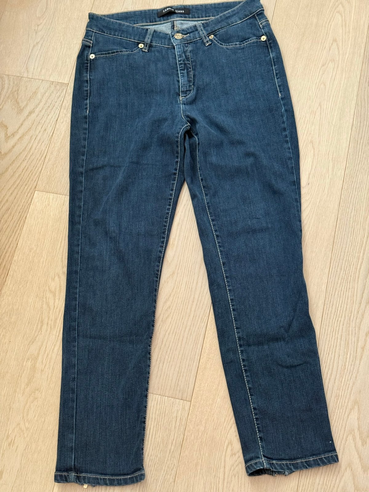 Cambio Jeans - Donkerblauwe spijkerbroek met ritsen, Ophalen of Verzenden, Zo goed als nieuw, Blauw, W28 - W29 (confectie 36)