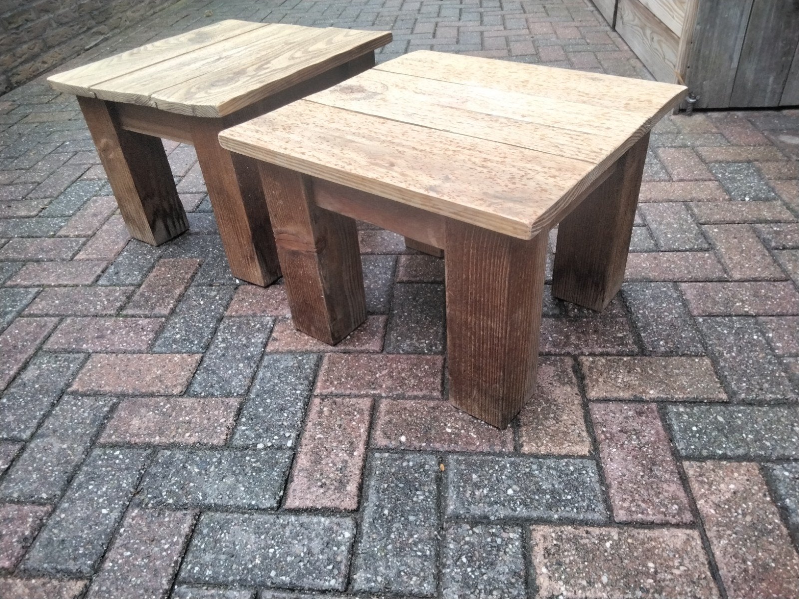 2 x een tafeltje van Douglas hout, Ophalen, Vierkant, Minder dan 55 cm, 45 tot 60 cm