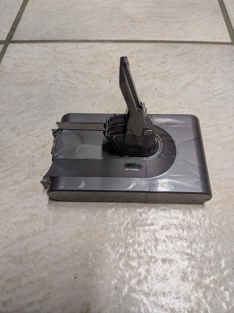 Dyson V8 accu 215681 defect, Witgoed en Apparatuur, Stofzuigers, Ophalen of Verzenden, Dyson, Niet werkend, Minder dan 1200 watt