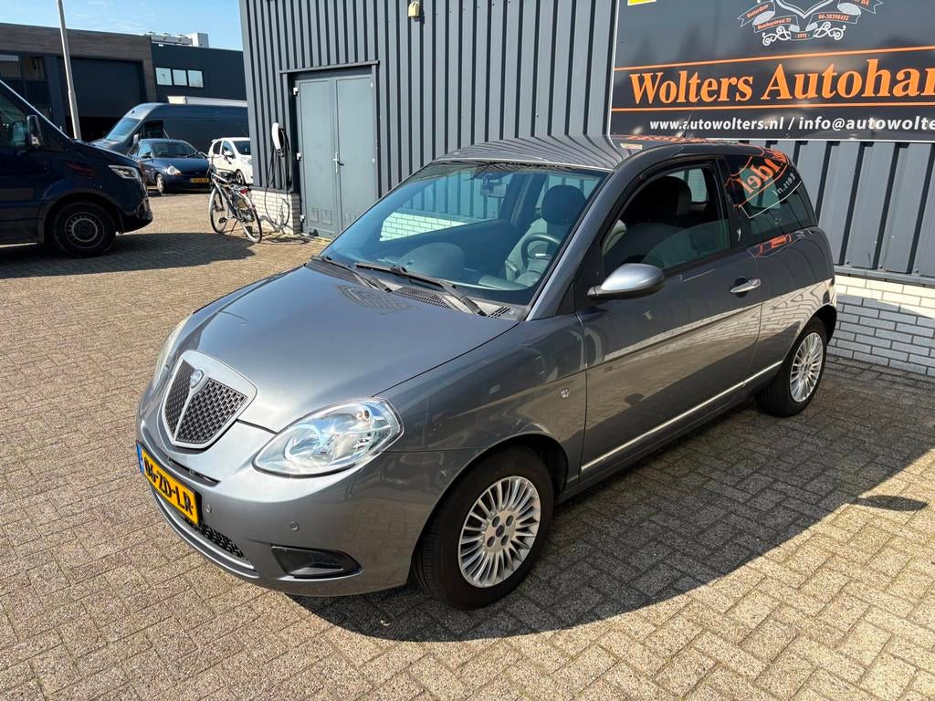 Lancia Ypsilon 1.2 Argento *AC, Voorwielaandrijving, Gebruikt, Origineel Nederlands, Bedrijf