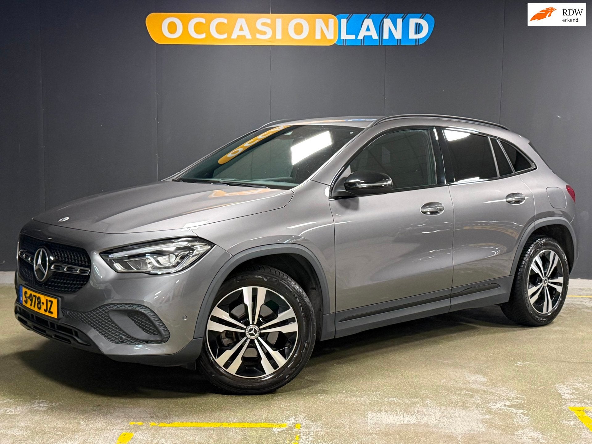 Mercedes-Benz GLA-klasse 180 Progressive|LED|STOELV|CAMERA|C, Auto's, Automatische klimaatregeling, Gebruikt, 4 cilinders, Leder en Stof