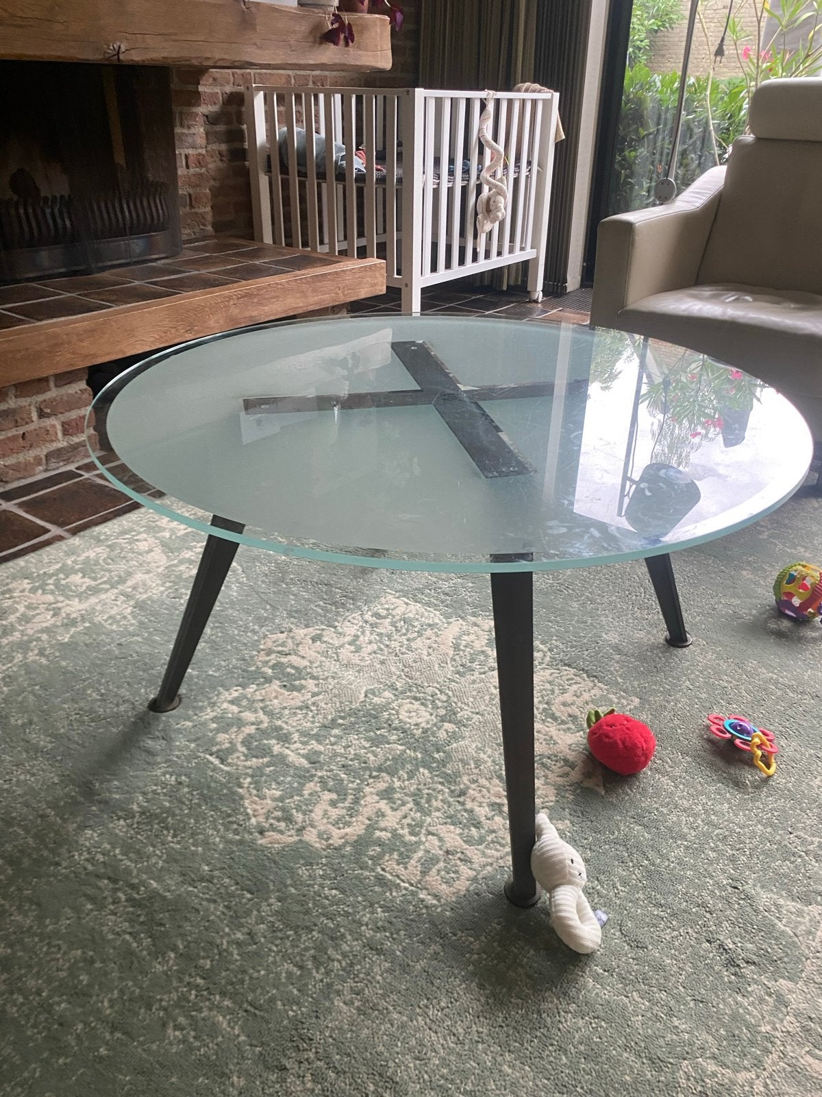 Stijlvolle Ronde Glazen Salontafel met Metalen Poten, Ophalen, Gebruikt, 50 tot 100 cm, Rond