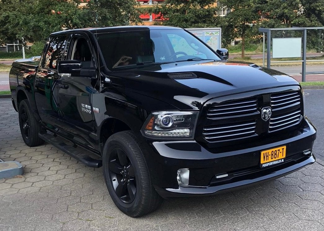 Dodge RAM 1500 5.7 HEMI V8 4x4 Crew Cab Sport LPG, Auto's, Automaat, Euro 5, 5654 cc, Zwart