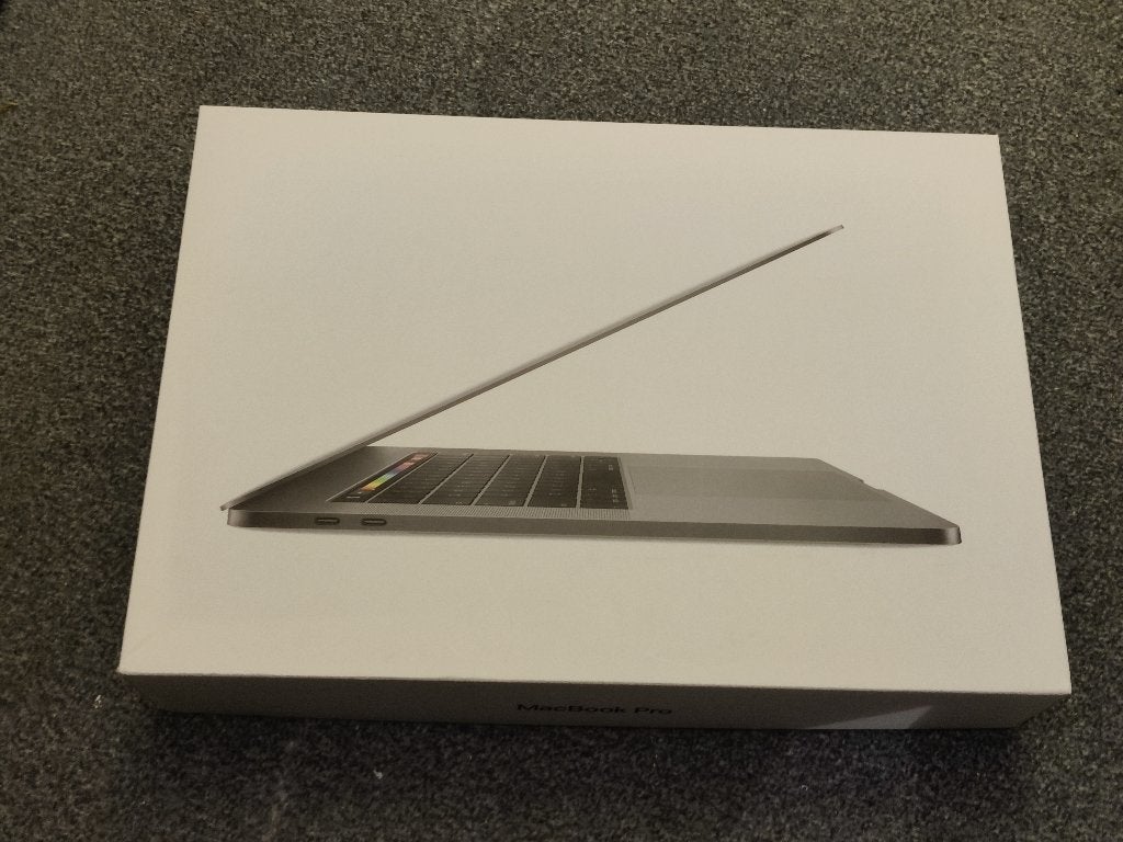 Lege doos van Macbook Pro 15" Space grey,  Model A1990|21-10, Computers en Software, Ophalen of Verzenden, 15 inch, Zo goed als nieuw