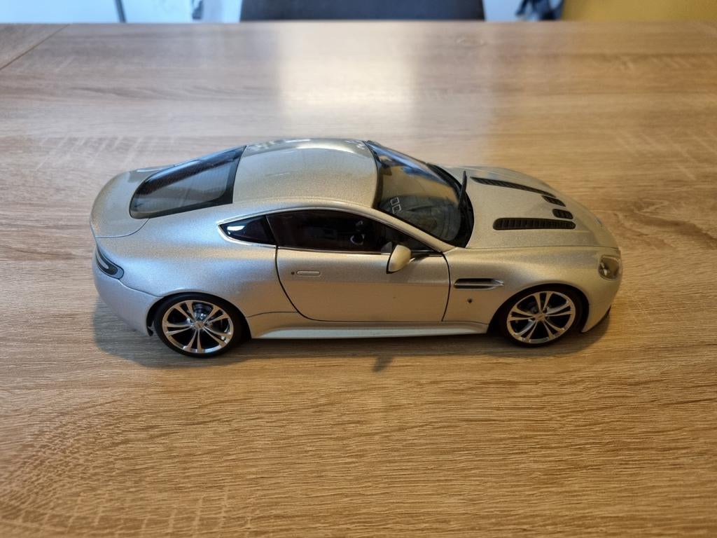 Aston Martin V12 Vantage schaalmodel - Zilver, Ophalen, Zo goed als nieuw, Auto, Overige merken