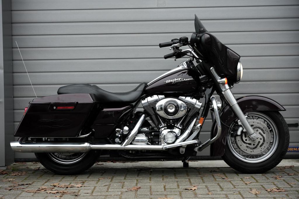 Harley Davidson 88 FLHXi Street Glide Streetglide, Laan van Vredenoord 33
2289 DA  Rijswijk, NL, H-DCUSTOMERSERVICE@Harley-Davidson.com