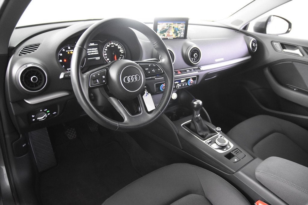 Audi A3 Sportback 30 TFSI *1ste Eigenaar*Navigatie*PDC*DAB*, Voorwielaandrijving, Stof, Gebruikt, 1165 kg