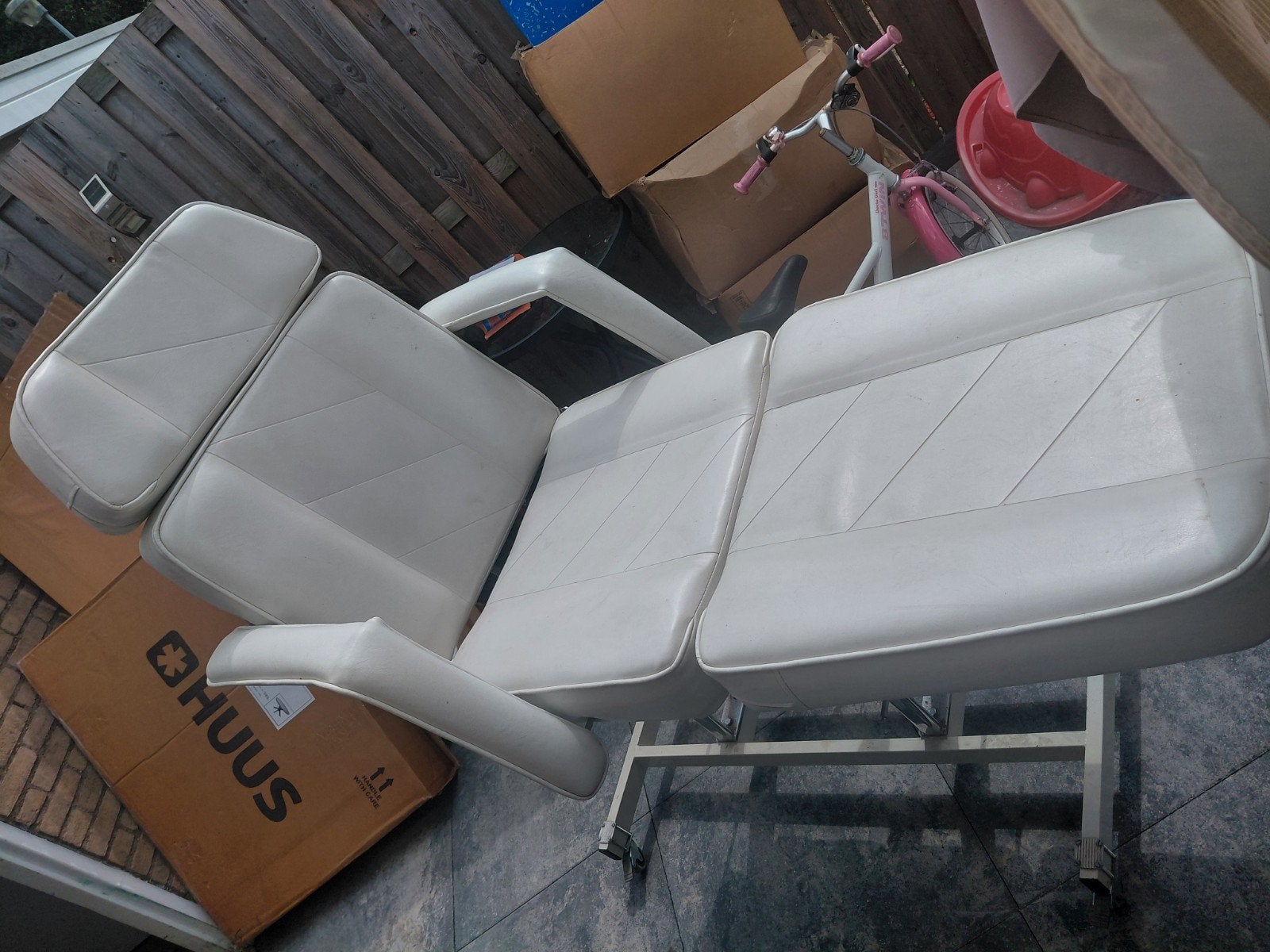 Witte behandelstoel / massagestoel op wielen, Huis en Inrichting, Ophalen, Gebruikt, Wit, Praktisch, Salon, Behandelstoel
