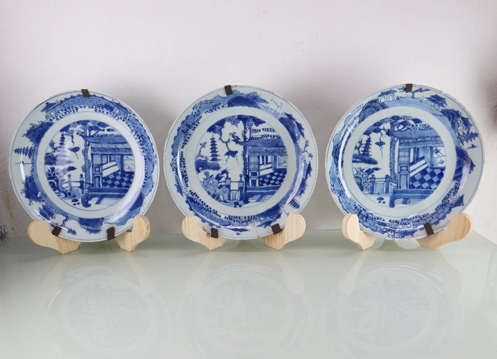 Drie Chinees porseleinen borden, Kangxi 1661-1722, Ophalen of Verzenden