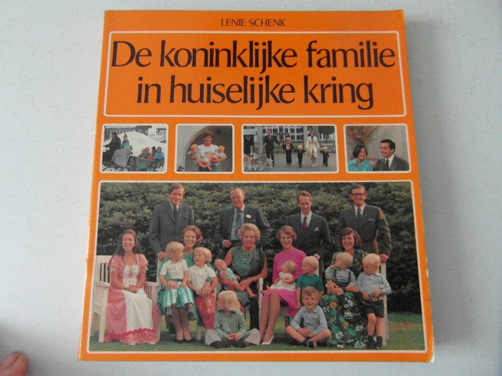 De koninklijke fam in de  huiselijke kring , Lenie Schenk, Ophalen of Verzenden, Zo goed als nieuw, Nederland, Tijdschrift of Boek