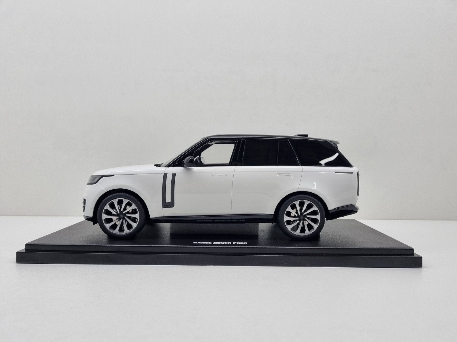 Gt Spirit
Range Rover P530 Autobiography 1/999 1:18 Nieuw, Ophalen of Verzenden, Nieuw, Auto