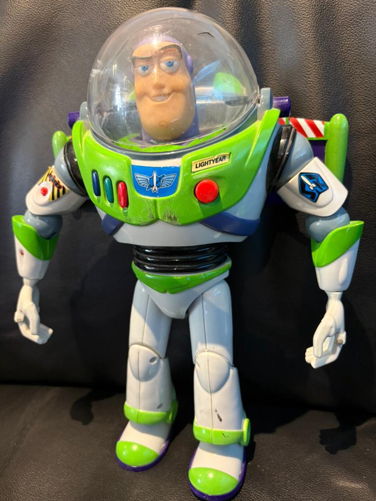 Buzz lightyear 30cm hoog uit 1995 met licht en geluiden, Ophalen of Verzenden, Gebruikt