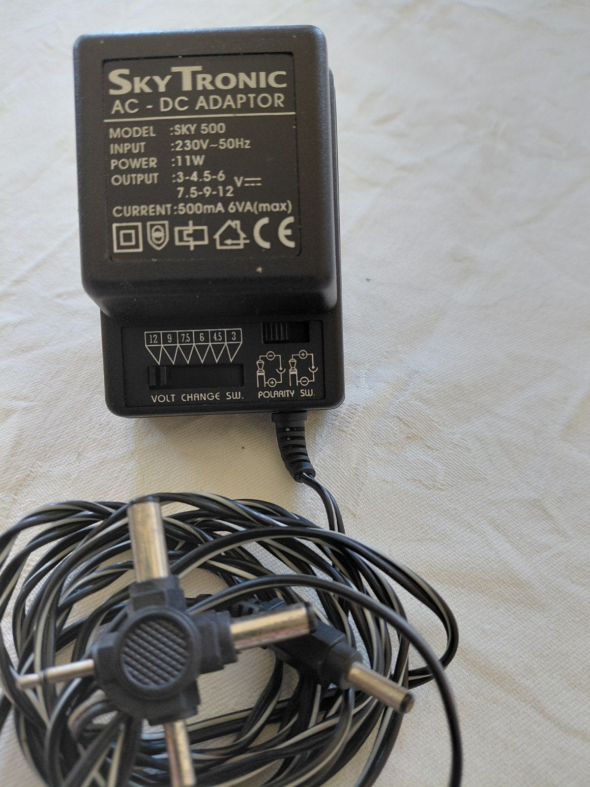 SkyTronic SKY 500 AC-DC Adapter met diverse aansluitingen, Ophalen of Verzenden