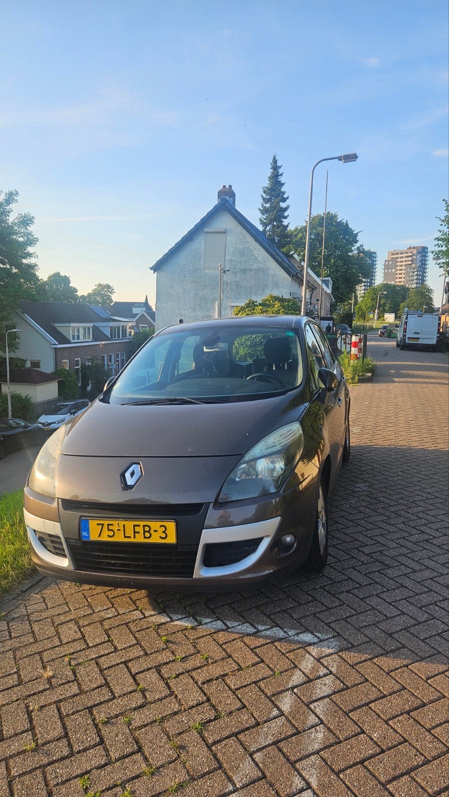 Renault Scénic 1.6 16V 81KW 2010 Bruin, Auto's, Voorwielaandrijving, 1295 kg, 4 cilinders, Bruin