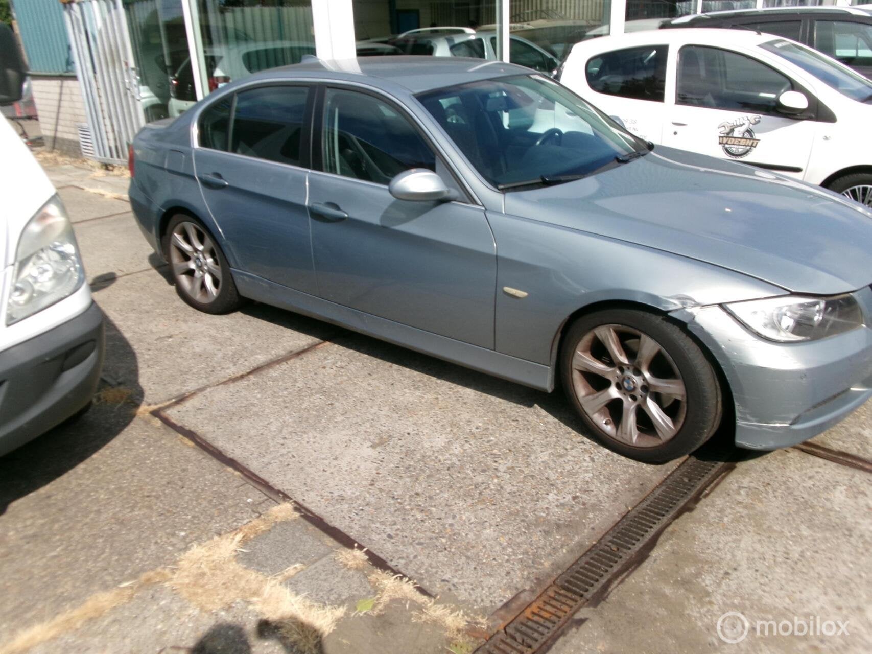 BMW 3-serie 325i Executive schade en motorstoring ., Automaat, 745 kg, Achterwielaandrijving, Gebruikt