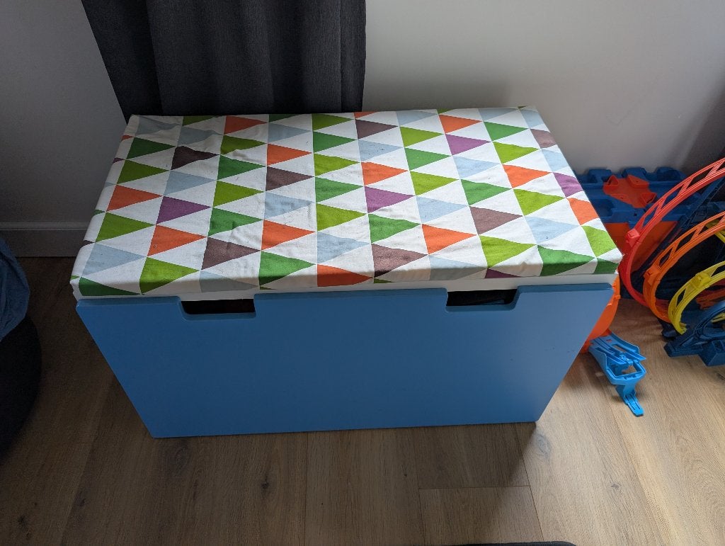 Witte IKEA SMÅSTAD Speelgoedkist met Blauwe Lade, Ophalen, Zo goed als nieuw, Opbergmeubel, Inclusief kussen