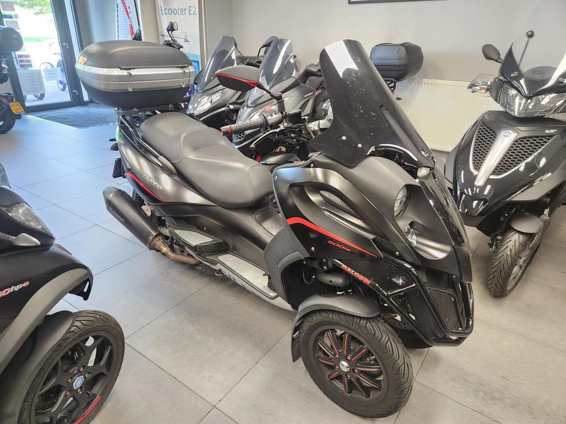 Gilera Fuoco 500 IE LT AKRAPOVIC BLACK on BLACK, Motoren, Overig, Gilera, Mauritslaan, 110
6161HZ  GELEEN, NL, Info@motorstorelimburg.nl