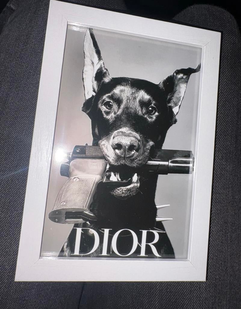 Dior Dobermann met pistool - Nieuw - 10x15 cm, Ophalen of Verzenden, Nieuw, Minder dan 50 cm