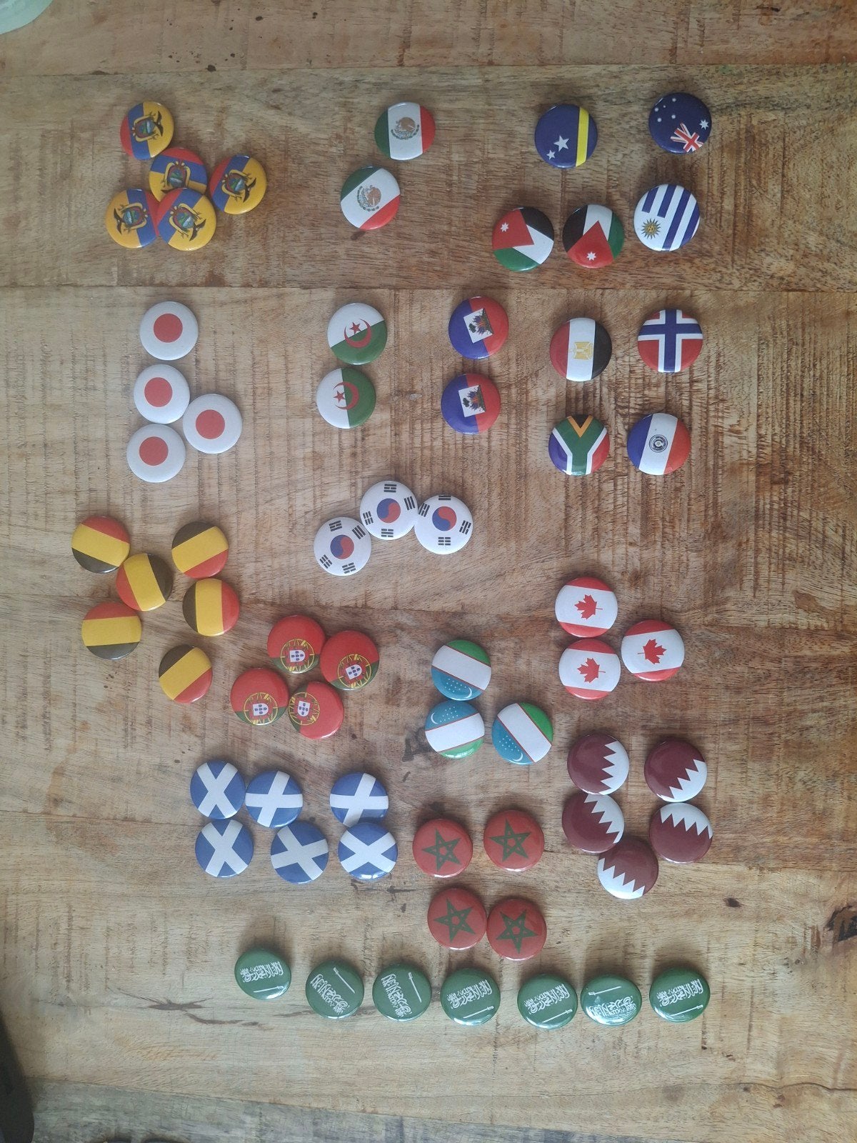 Deka buttons met vlaggen van verschillende landen, Verzamelen, Ophalen, Gebruikt, Stad of Land, Button
