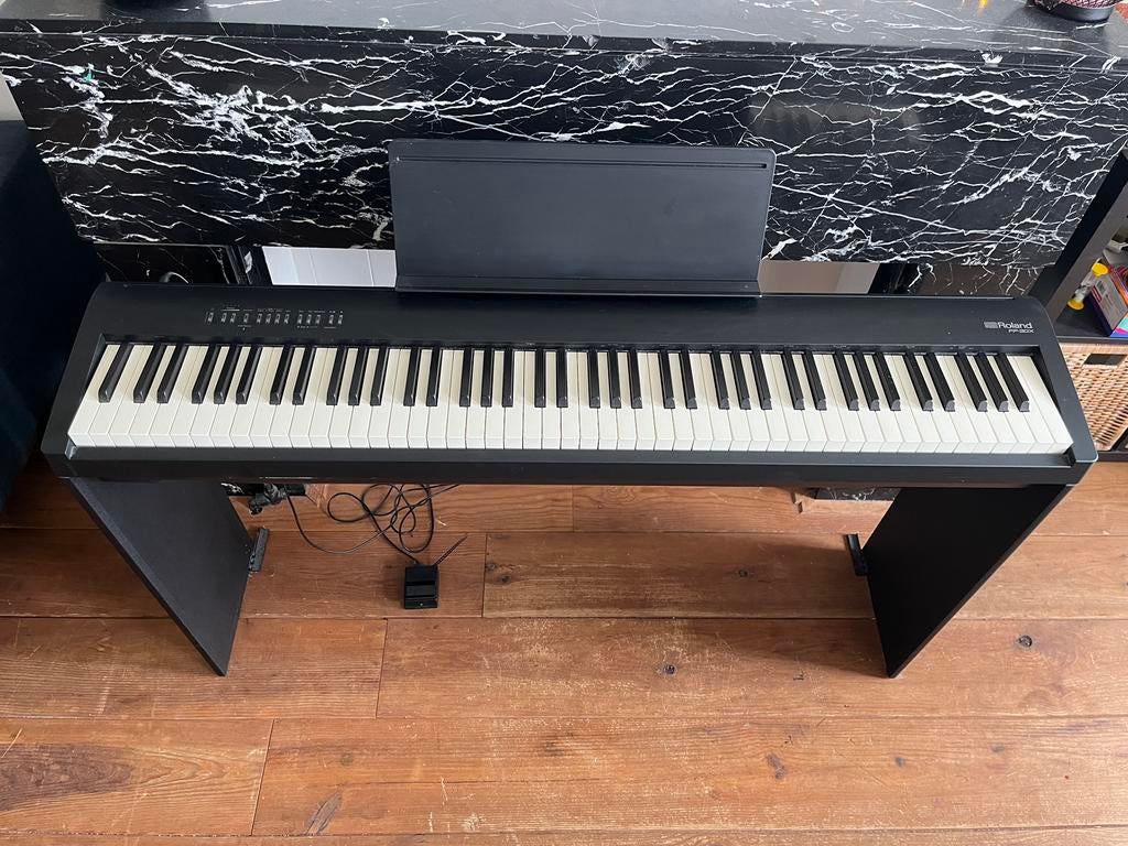 Roland FP-30X Digitale Piano + houten onderstel | Z.g.a.n., Muziek en Instrumenten, Zwart, Digitaal, Ophalen of Verzenden, Zo goed als nieuw