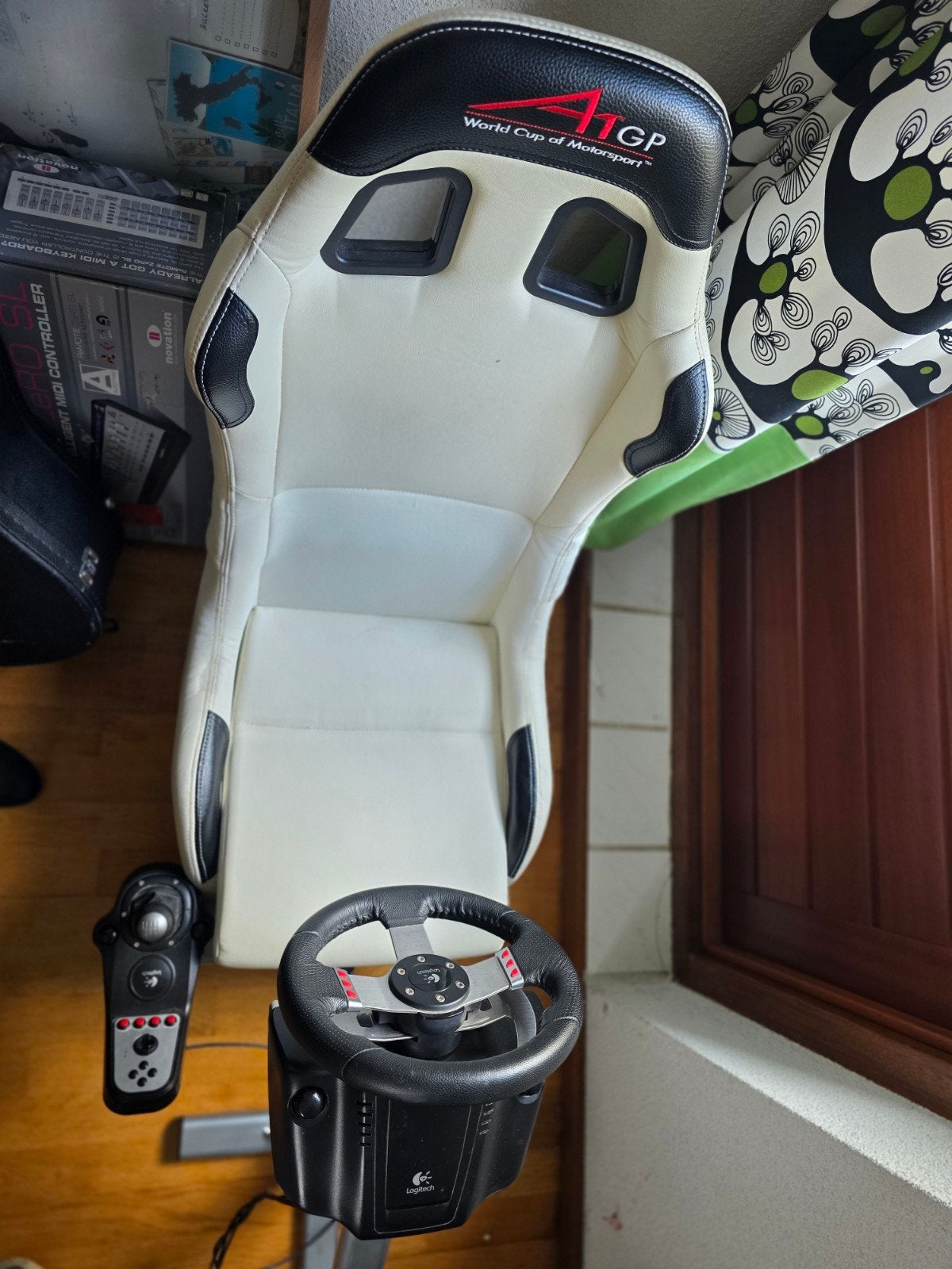 Playseat A1GP met Logitech stuur en pook, Ophalen, 1 speler, Racen en Vliegen, Zo goed als nieuw