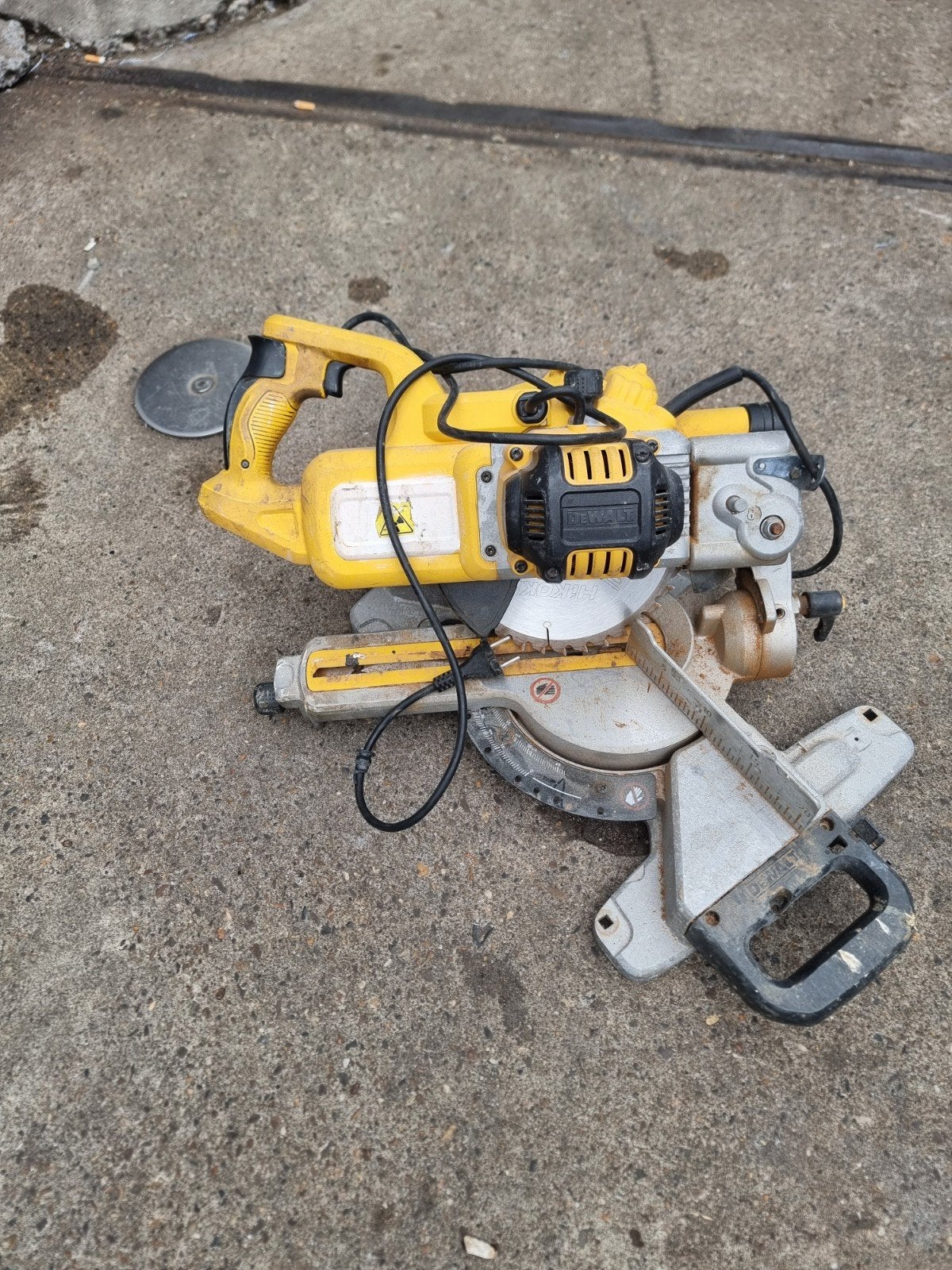 DeWalt DWS774-QS Afkortzaag 1400W, Ophalen, Gebruikt, DeWalt, 70 mm of meer