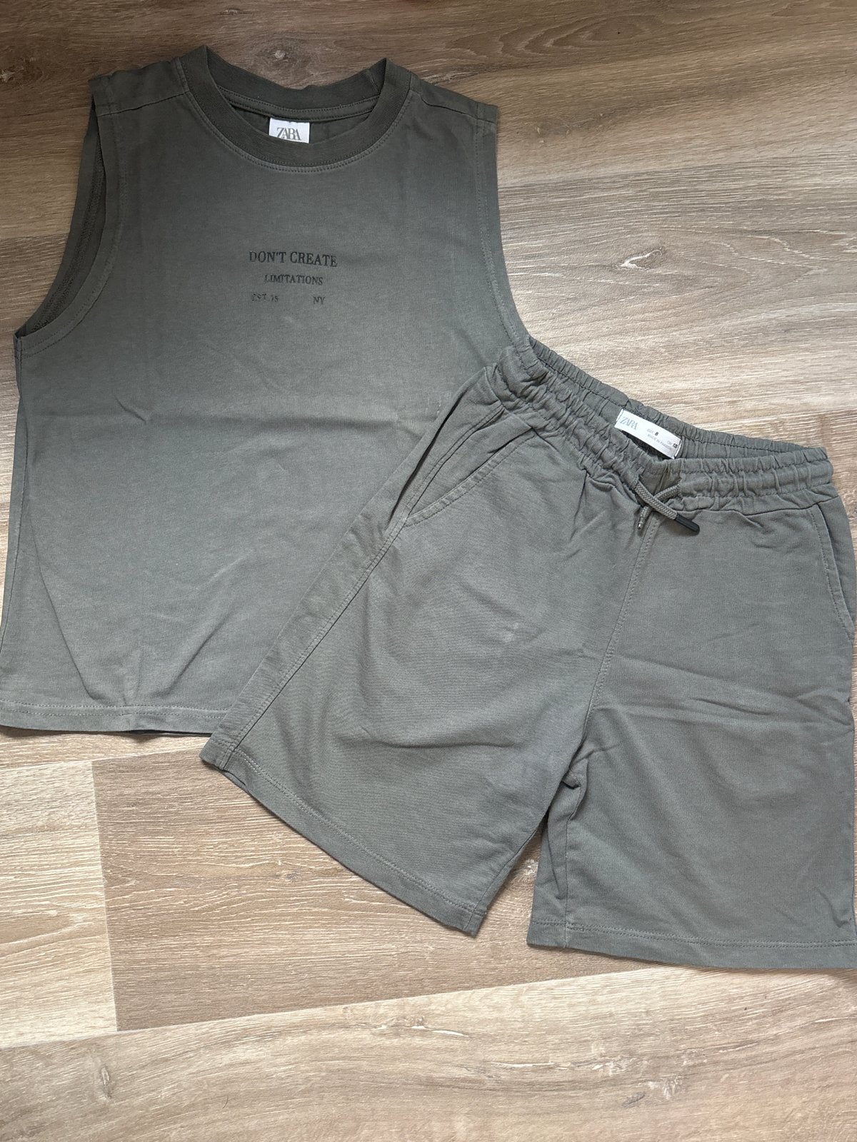 Zara Zomersetje Maat 128 - Shirt en Korte Broek, Ophalen of Verzenden, Gebruikt, Jongen of Meisje, Setje