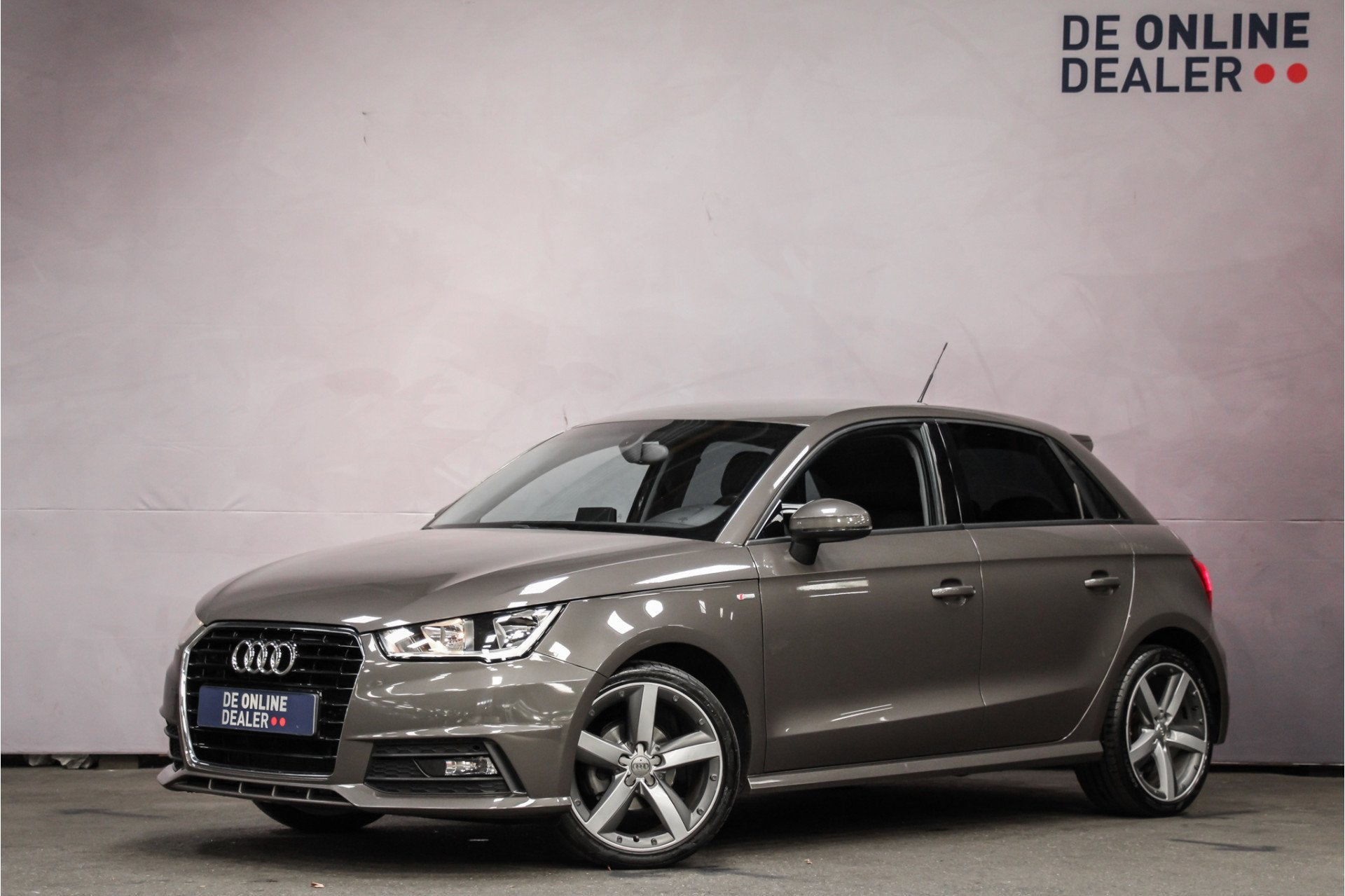 Audi A1 Sportback 1.0 TFSI AUT S-Line |17inch|Clim|Navi, Auto's, Audi, Euro 6, 580 kg, Bruin, 4 stoelen
