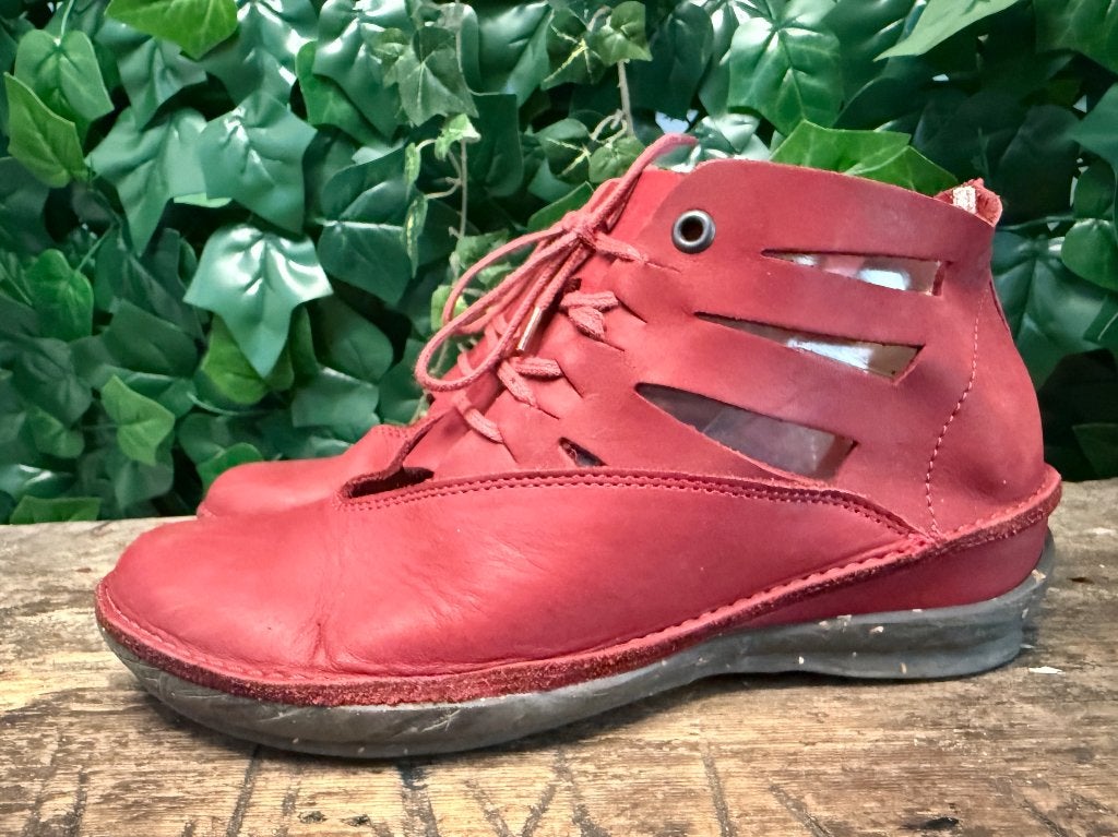 mooie bijna Nieuwe veterschoen loints of holland maat 37, Kleding | Dames, Schoenen, Loints of holland, Nieuw, Sneakers of Gympen