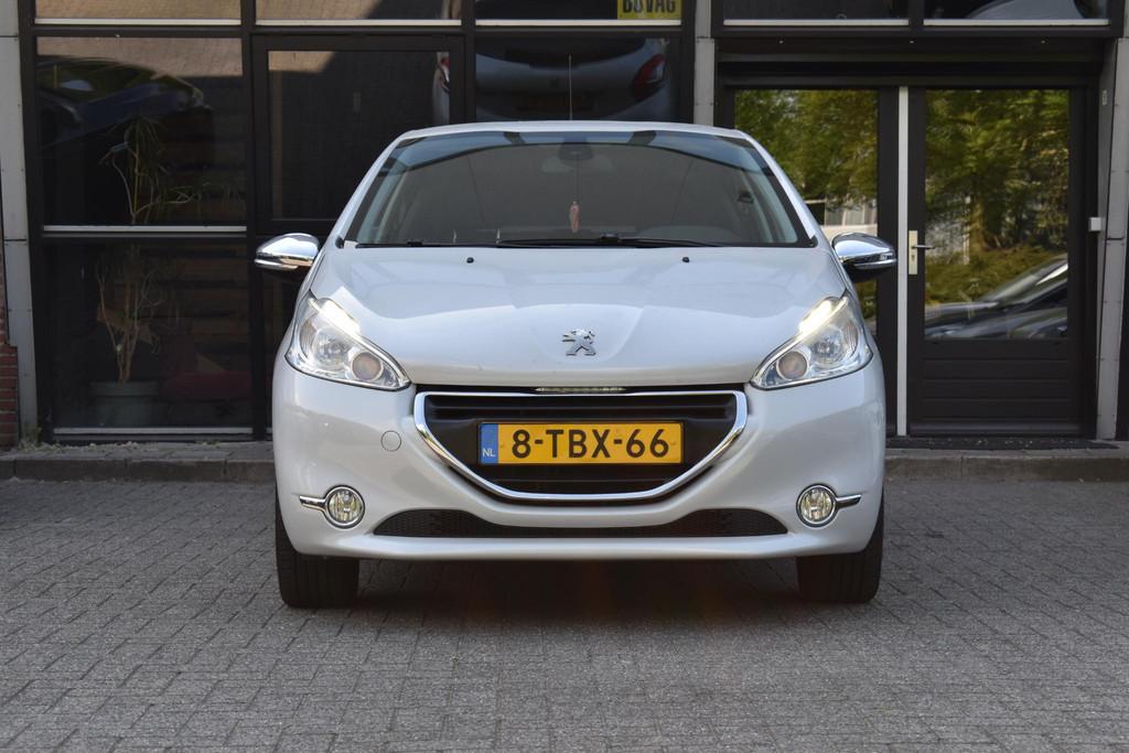 Peugeot 208 1.2 VTi Oxygo Cruise Navi, Voorwielaandrijving, Euro 5, Stof, Gebruikt