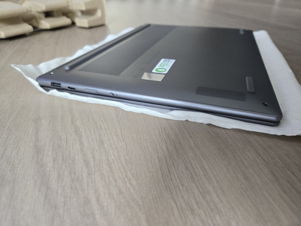 Foto 6 van Lenovo Yoga Slim 7 Aura 32GB/1TB – absolute nieuwstaat