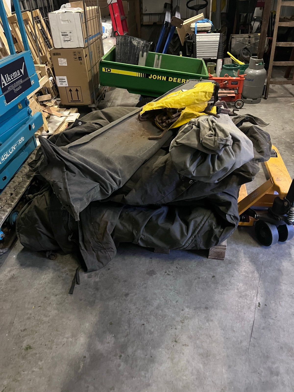 Grote legertent 16x6 met  losse wanden , palen en haringen, Caravans en Kamperen, Ophalen, Gebruikt