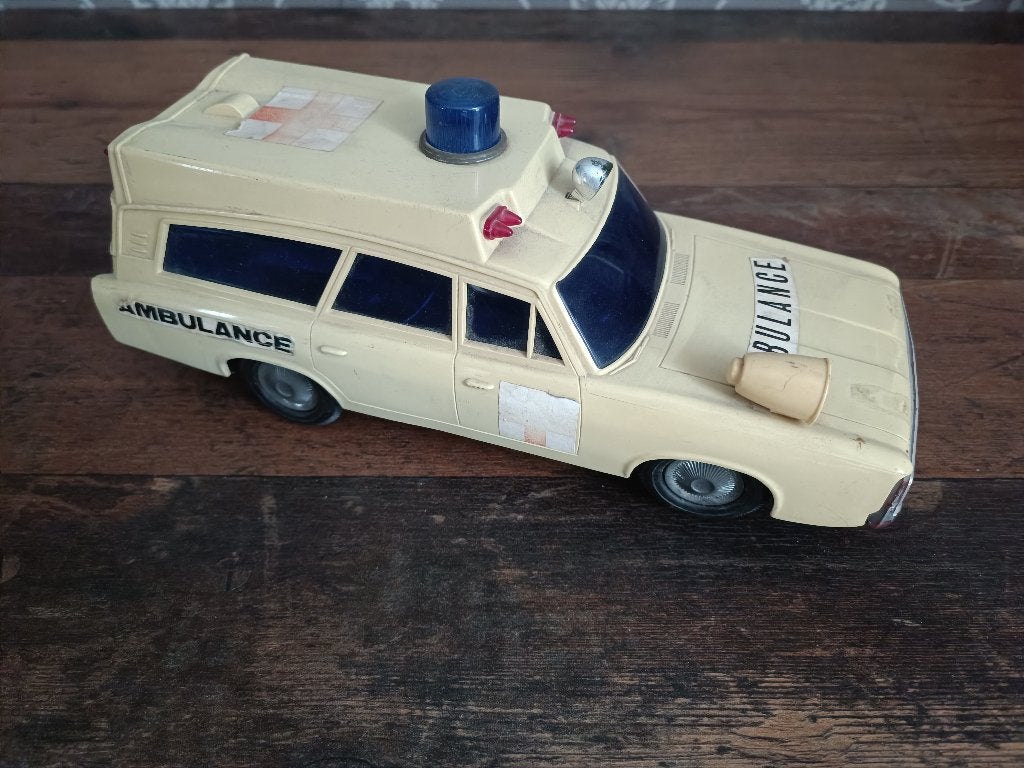 Ambulance/ Battery / USA CAR/ Japan /70's, Verzenden
