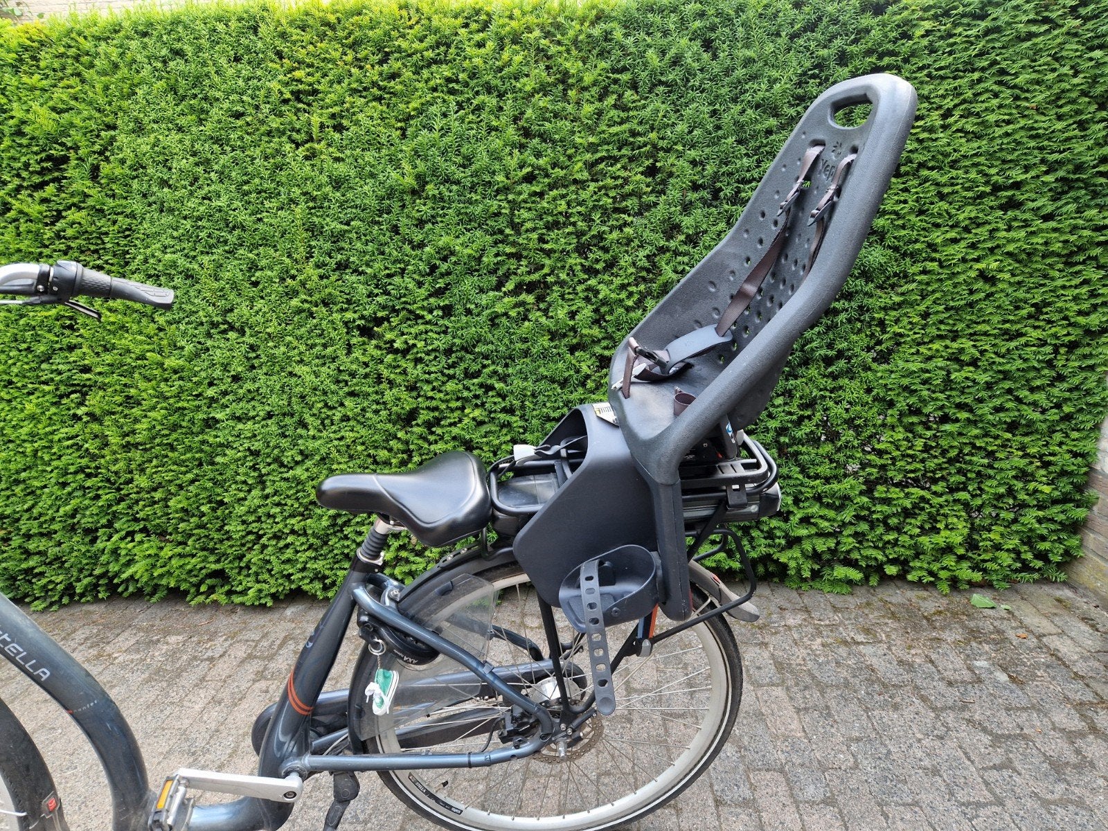 Zeer mooi GMG Thule Yepp Maxi Easyfit zwart achterzitje, Ophalen, Achterzitje, Voetsteuntjes, Yepp Junior Qibbel Urban Iki polisport Thule Bobike