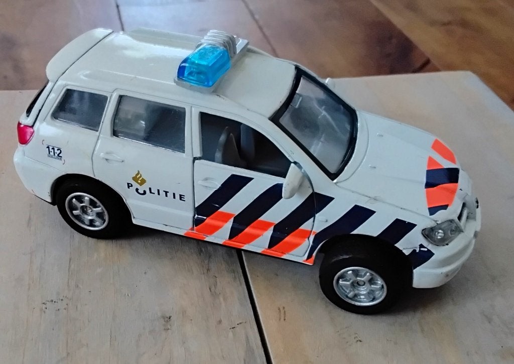 Metalen politieauto met pull-back-functie  - gebruikssporen!, Ophalen of Verzenden, Gebruikt