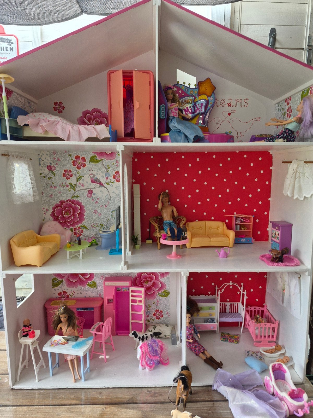 Groot Barbie Poppenhuis met Meubels en Poppen 100 x 35x 124, Ophalen, Gebruikt, Poppenhuis