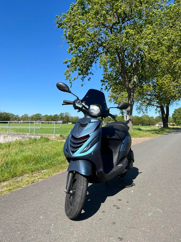 Piaggio Zip IGET e5 2021 - VOL OPTIES, Fietsen en Brommers, Scooters | Piaggio, Zo goed als nieuw, Zip, Maximaal 45 km/u, Benzine