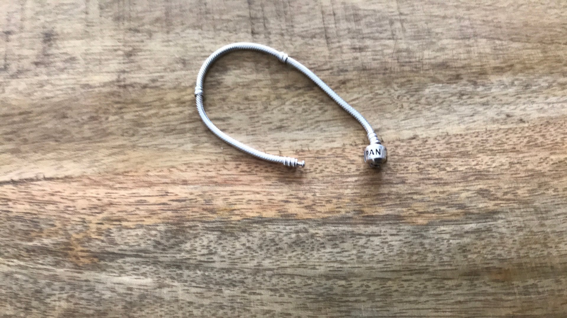 Pandora armband 19 cm. €45 + bedels zie advertenties, Pandora, Ophalen of Verzenden, Zo goed als nieuw, 4 bedels of meer